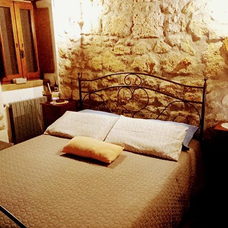 شقة La Chascona Di Farnese Casa Di Tufo Nel Borgo المظهر الخارجي الصورة