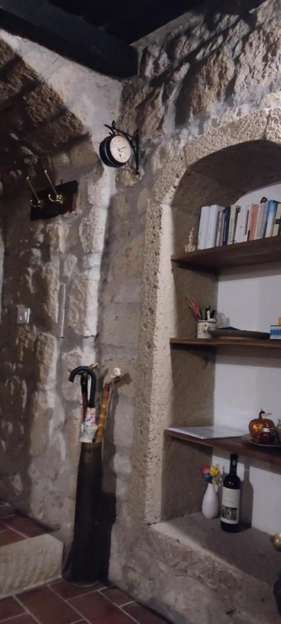 شقة La Chascona Di Farnese Casa Di Tufo Nel Borgo المظهر الخارجي الصورة