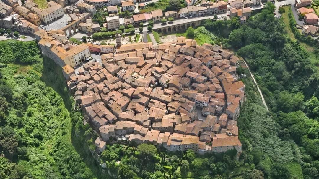 شقة La Chascona Di Farnese Casa Di Tufo Nel Borgo المظهر الخارجي الصورة